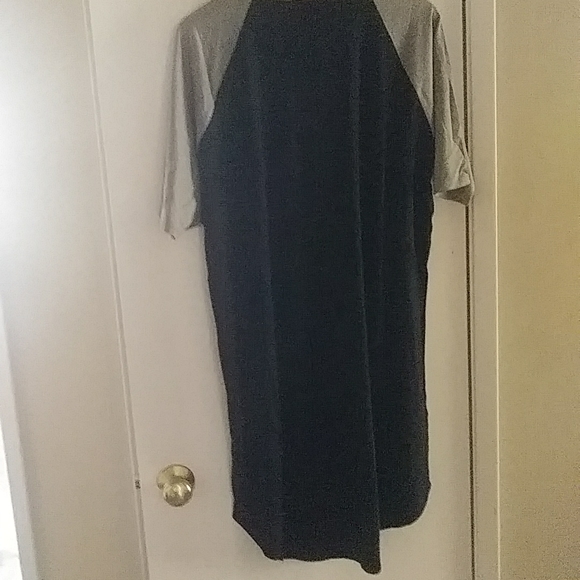 Black Graphic long Tee - Picture 4 of 4